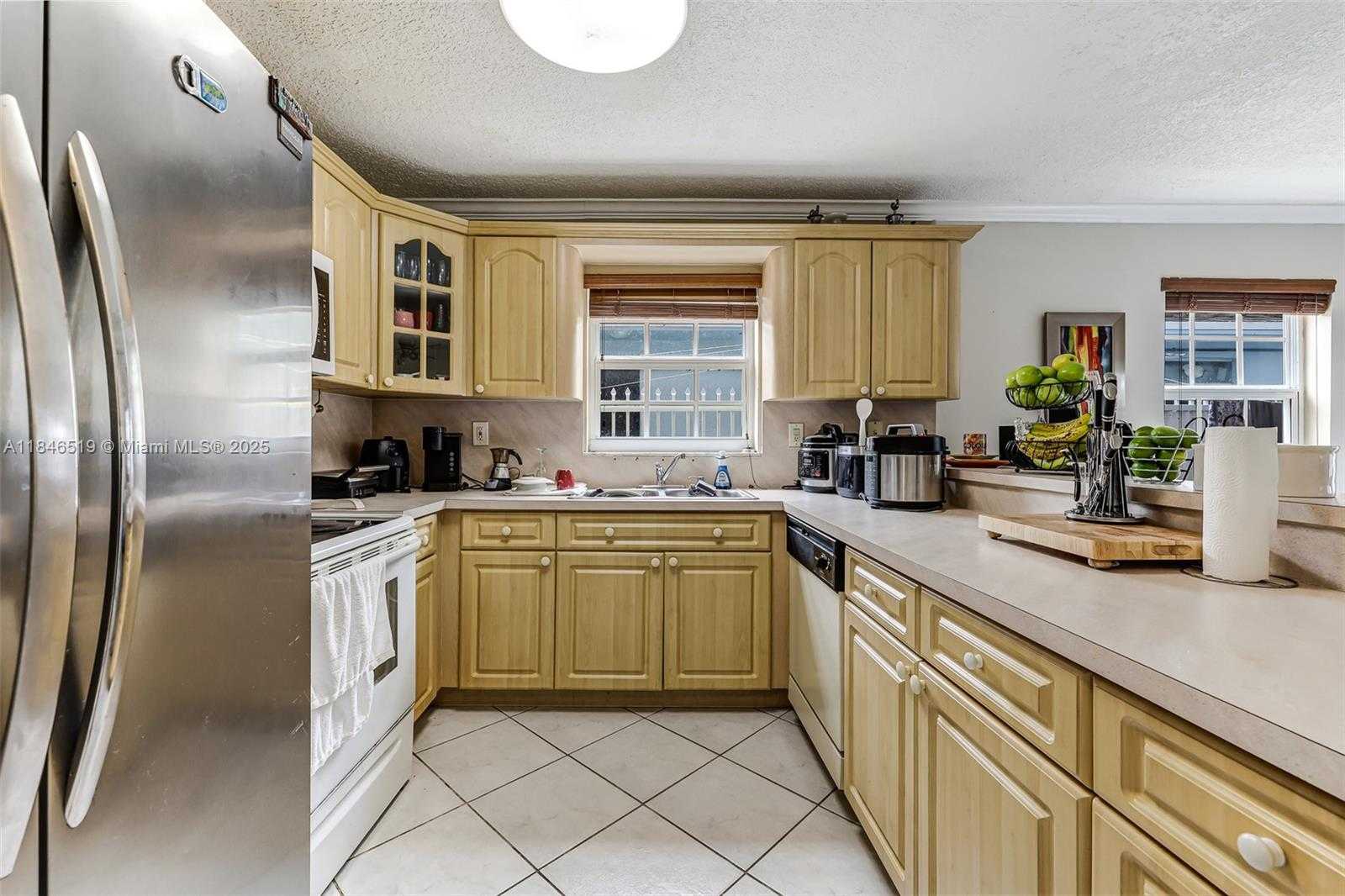 Small Image of 948 EAST 47TH ST, Hialeah Number 11