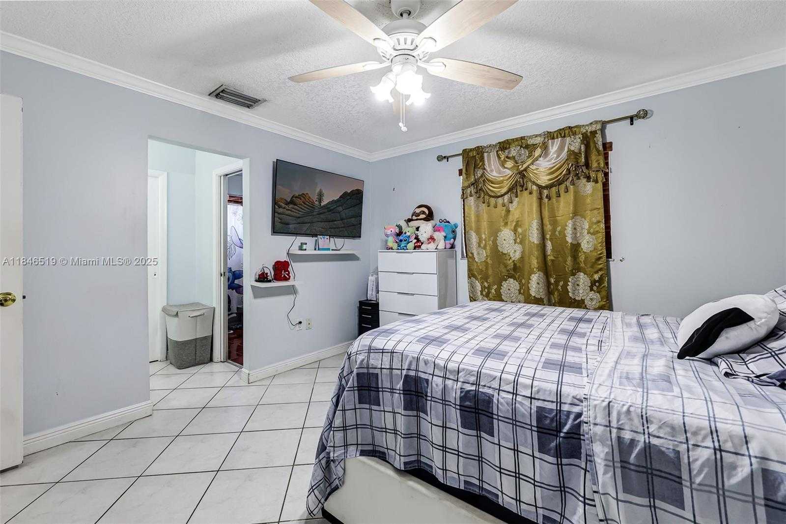 Small Image of 948 EAST 47TH ST, Hialeah Number 20