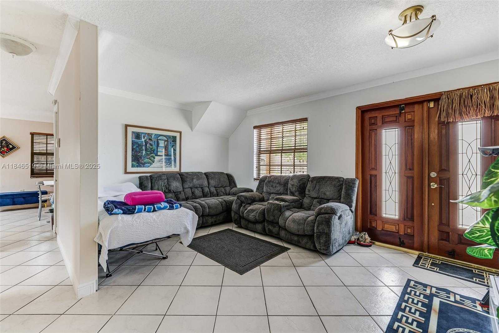 Small Image of 948 EAST 47TH ST, Hialeah Number 4
