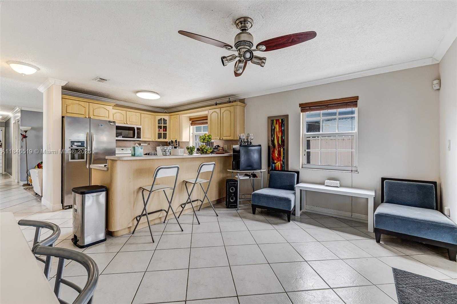 Small Image of 948 EAST 47TH ST, Hialeah Number 7