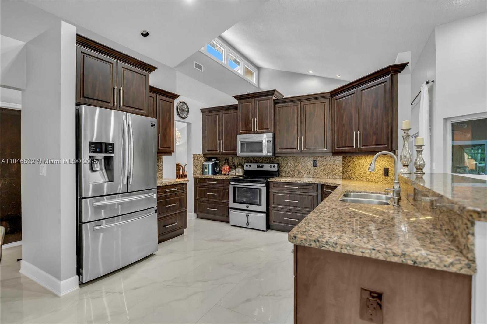 Small Image of 663 NORTH WEST 107TH LN, Coral Springs Number 10