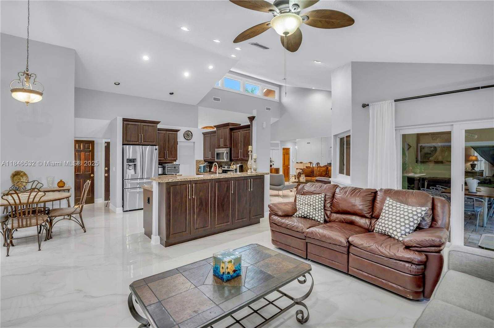 Small Image of 663 NORTH WEST 107TH LN, Coral Springs Number 13