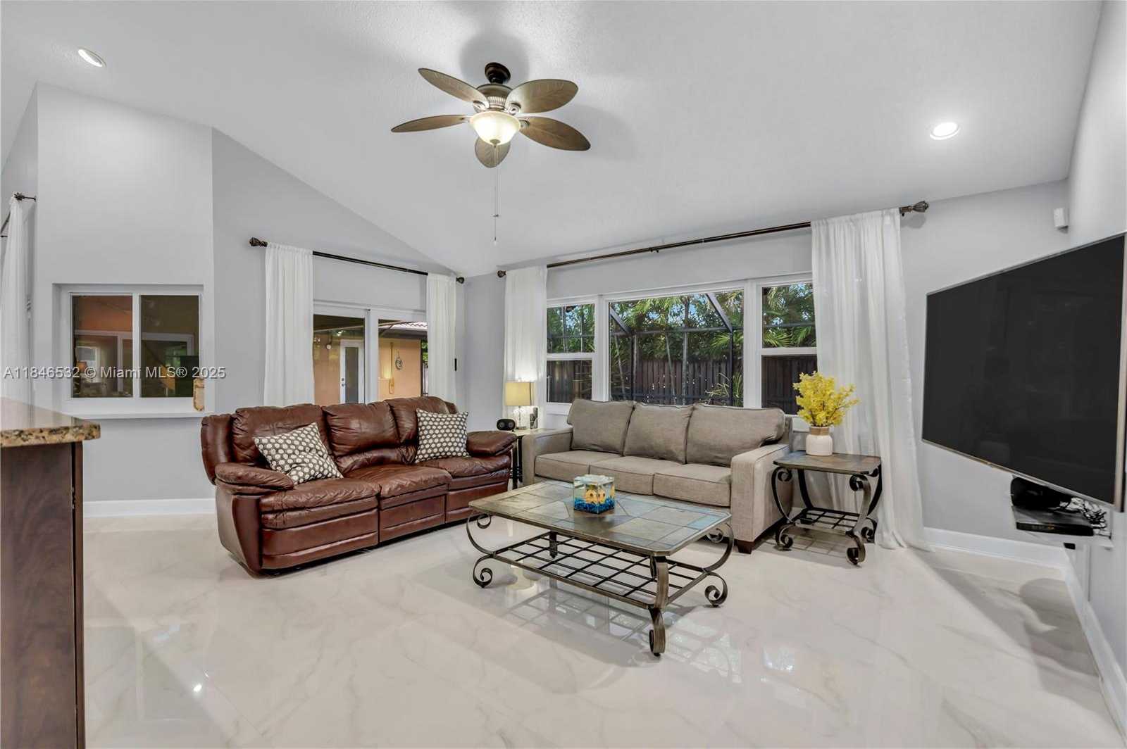 Small Image of 663 NORTH WEST 107TH LN, Coral Springs Number 14