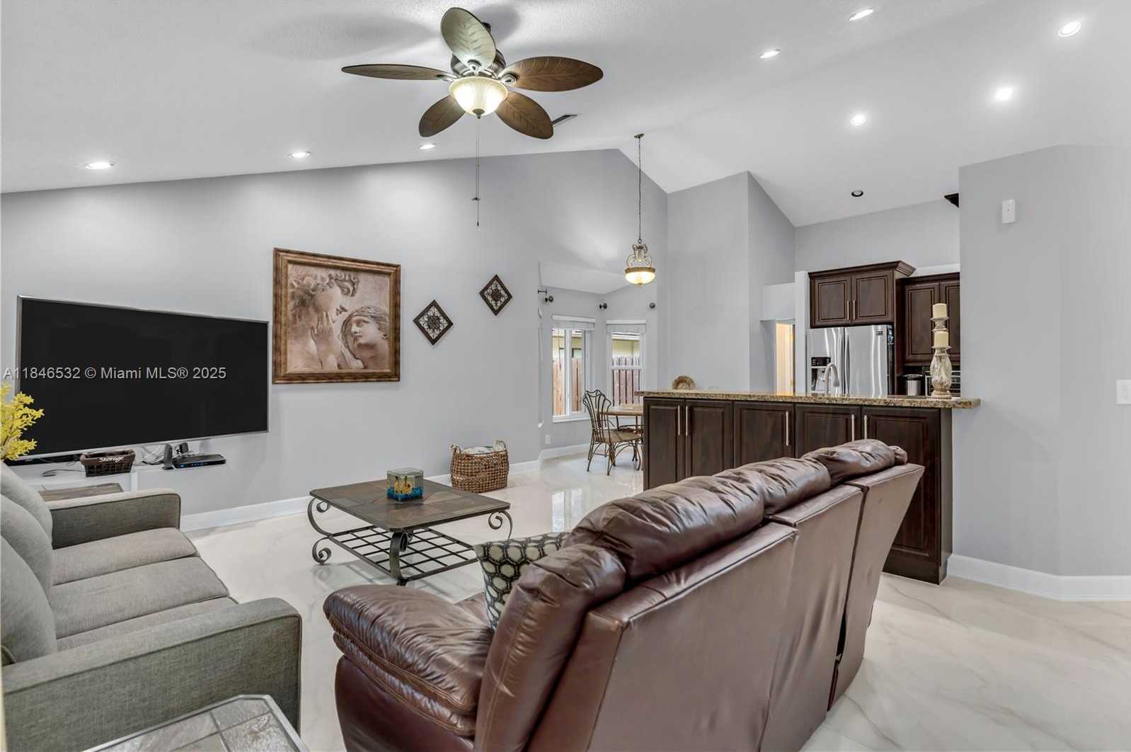 Small Image of 663 NORTH WEST 107TH LN, Coral Springs Number 15