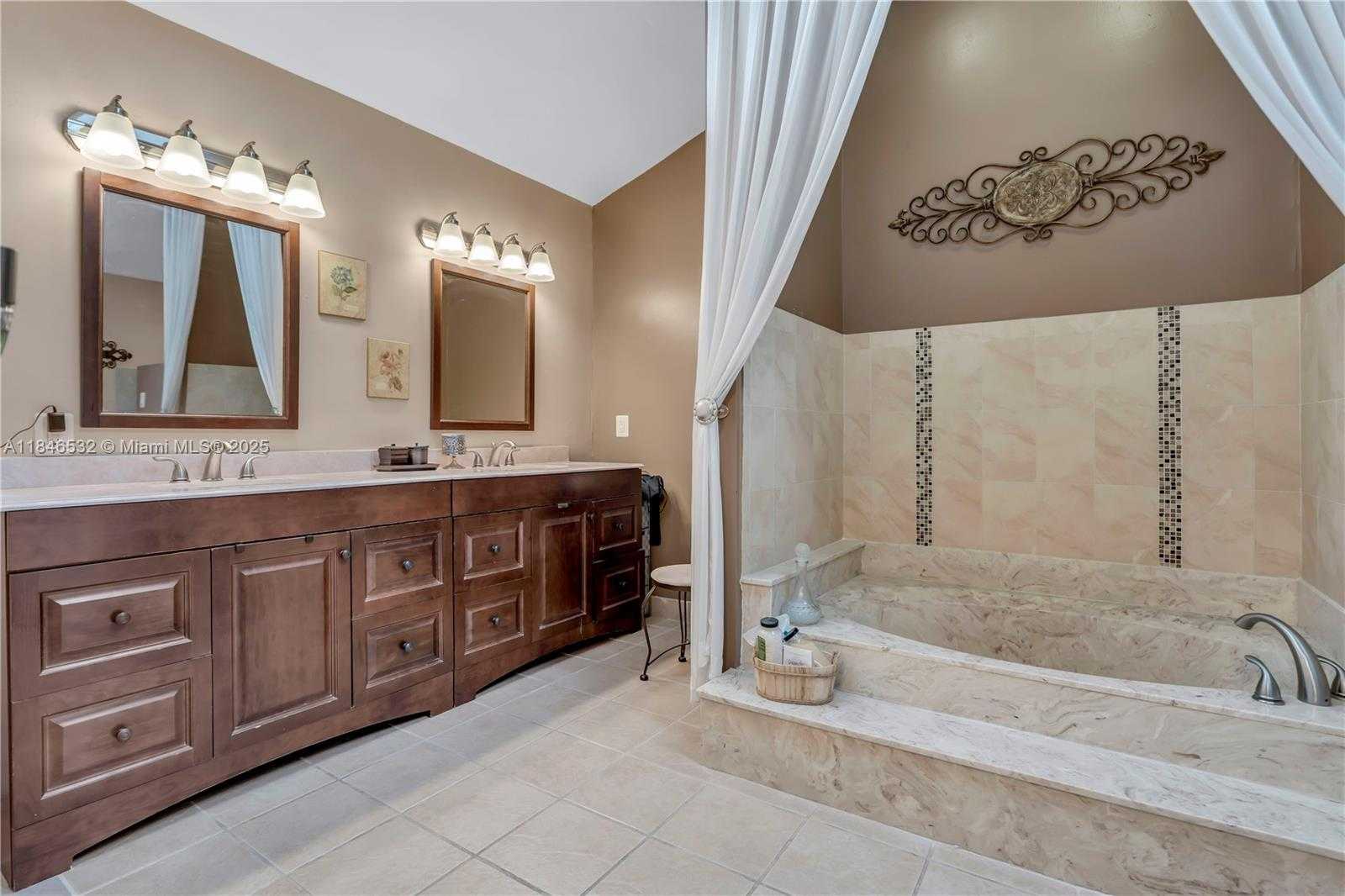 Small Image of 663 NORTH WEST 107TH LN, Coral Springs Number 19