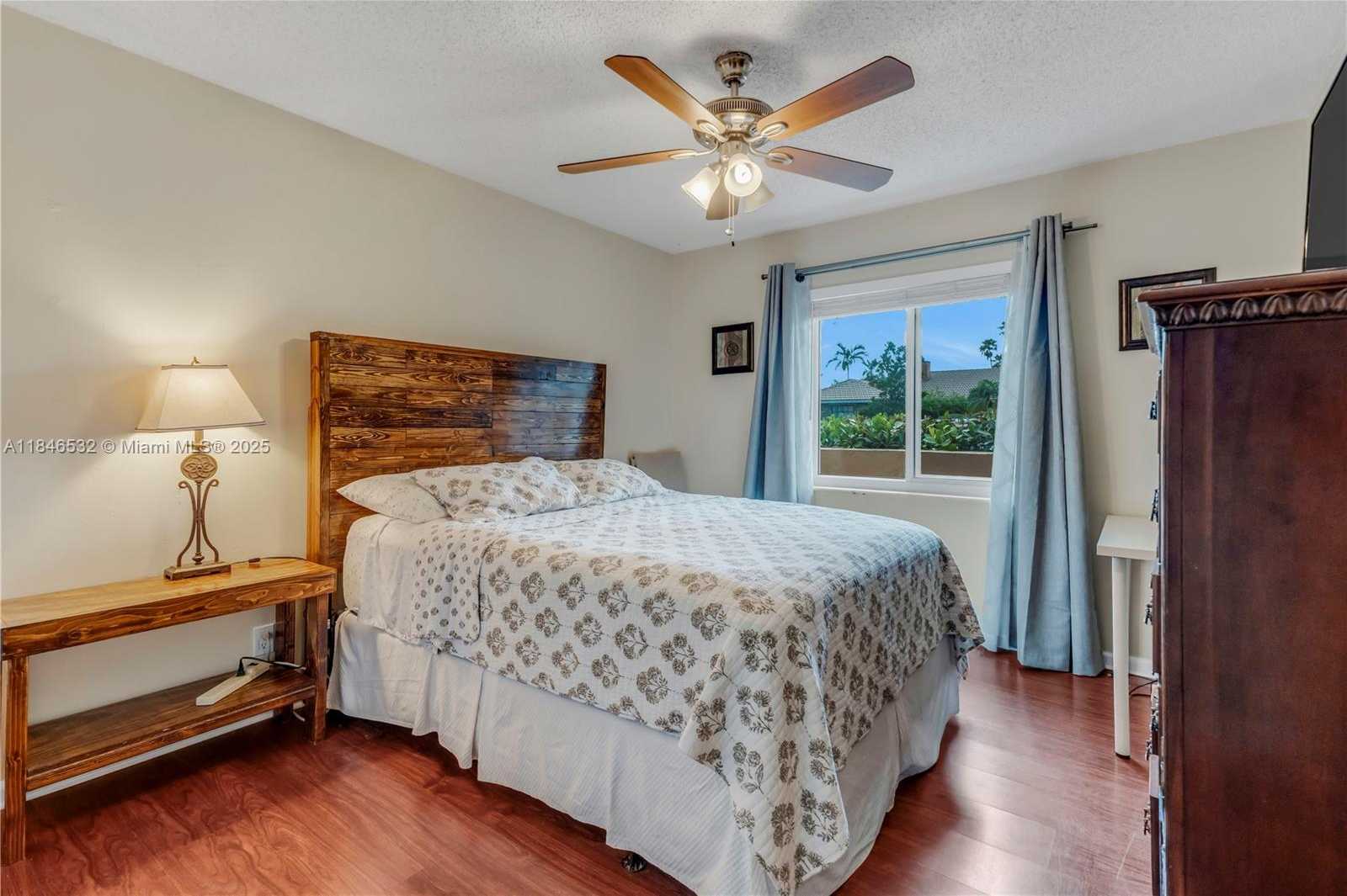 Small Image of 663 NORTH WEST 107TH LN, Coral Springs Number 21