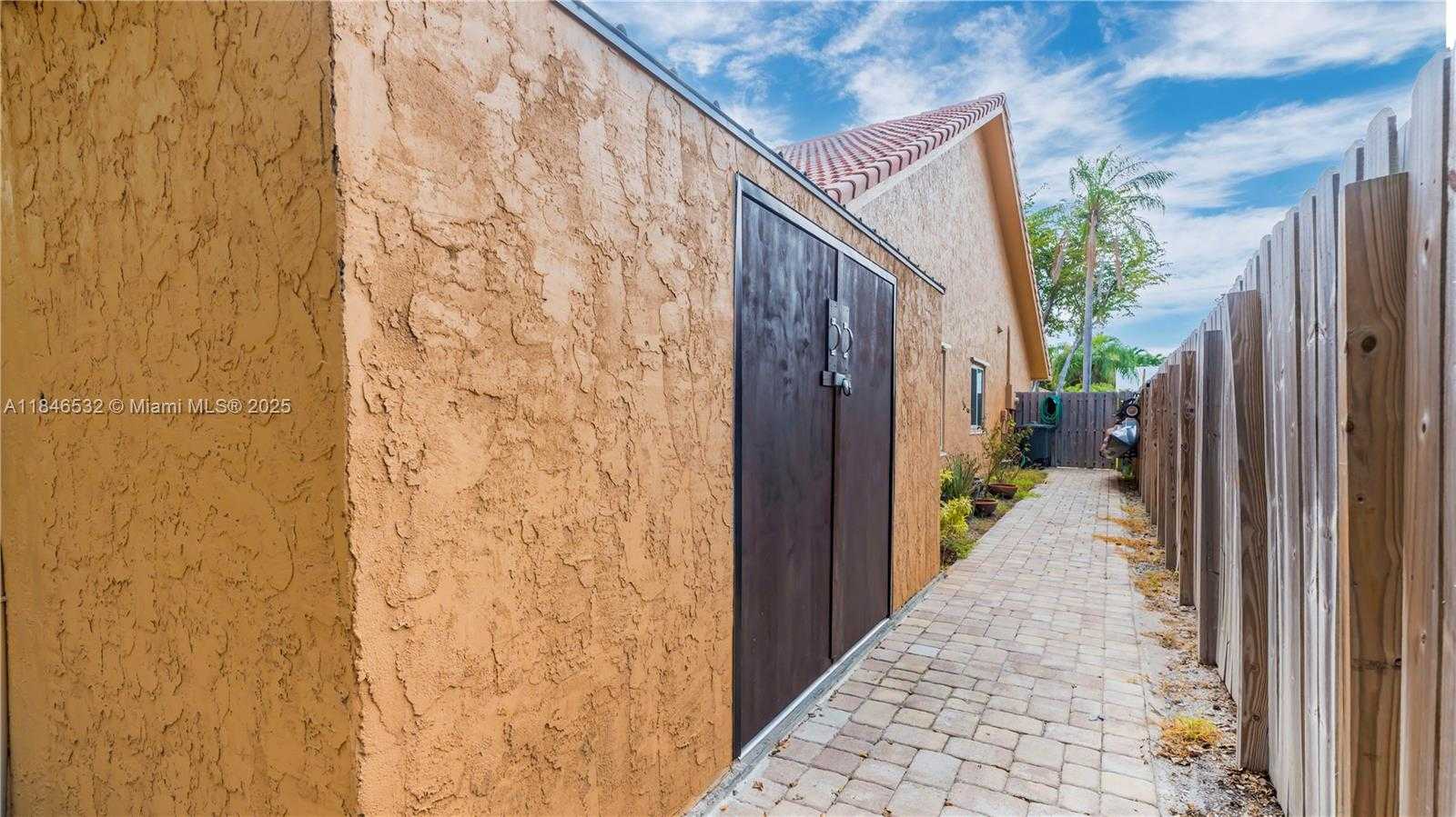 Small Image of 663 NORTH WEST 107TH LN, Coral Springs Number 33