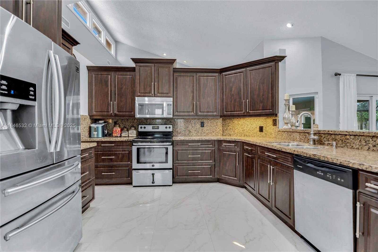 Small Image of 663 NORTH WEST 107TH LN, Coral Springs Number 9