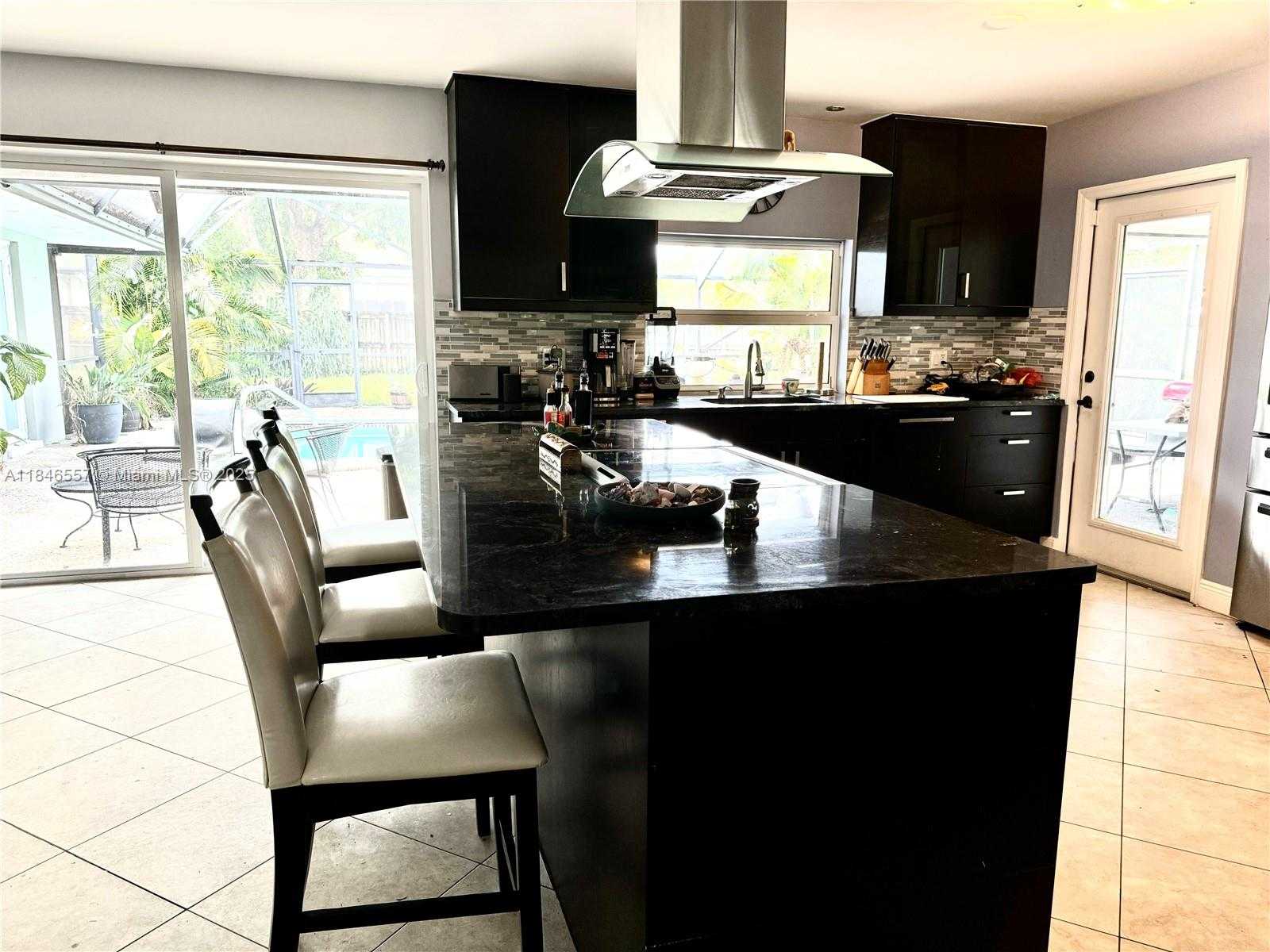 Small Image of 4116 TAFT ST, Hollywood Number 4