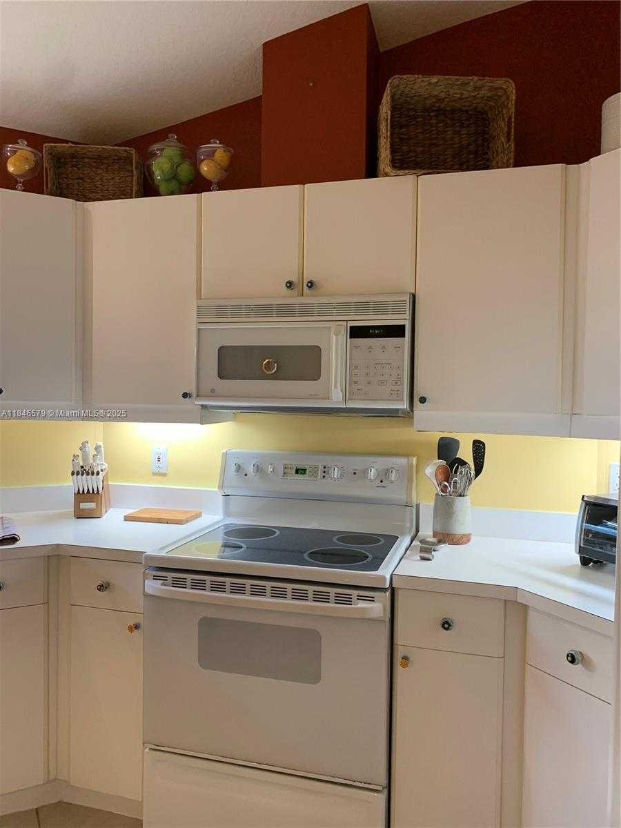 Small Image of 231 WEST CANTERBURY DR W, Palm Beach Gardens Number 12