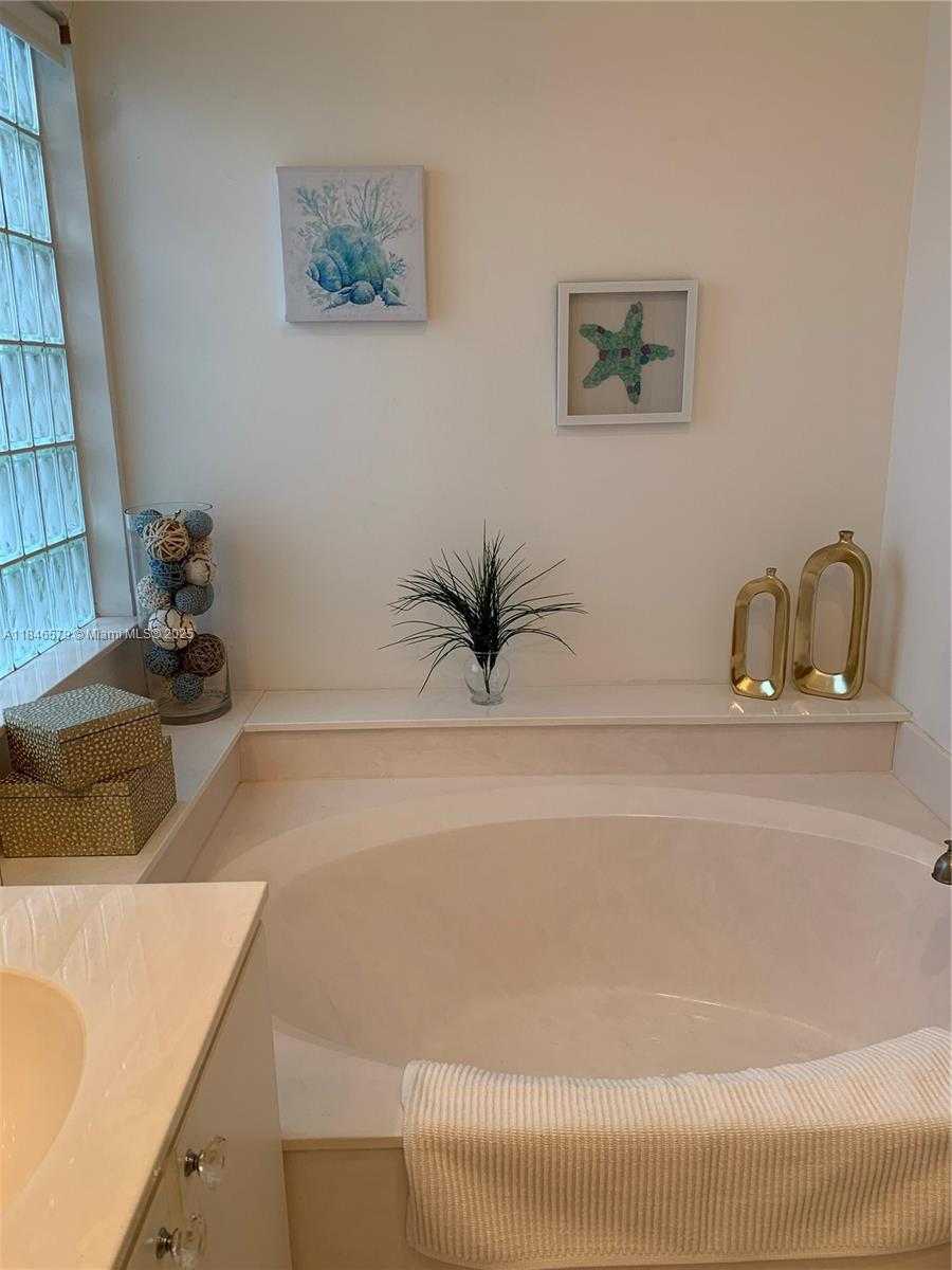 Small Image of 231 WEST CANTERBURY DR W, Palm Beach Gardens Number 20