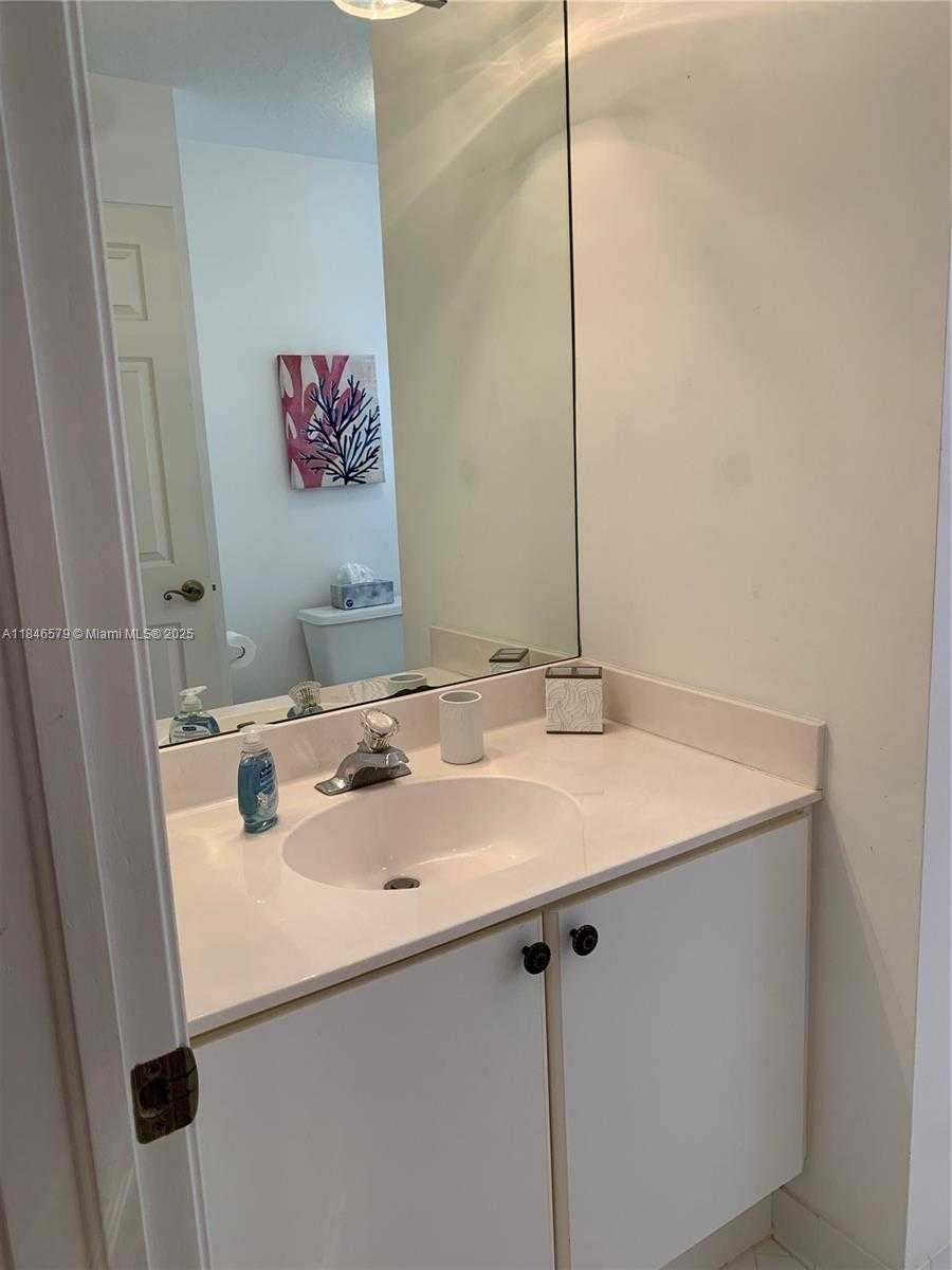 Small Image of 231 WEST CANTERBURY DR W, Palm Beach Gardens Number 25