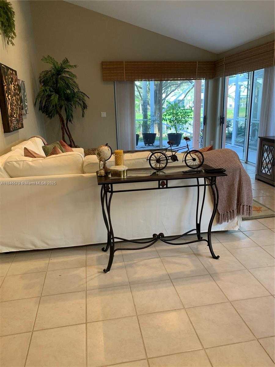 Small Image of 231 WEST CANTERBURY DR W, Palm Beach Gardens Number 3