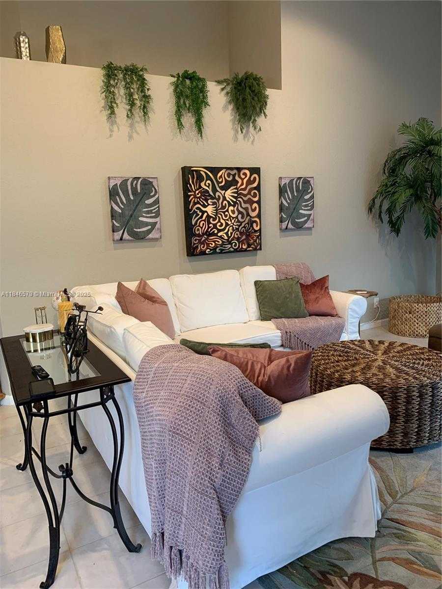Small Image of 231 WEST CANTERBURY DR W, Palm Beach Gardens Number 4