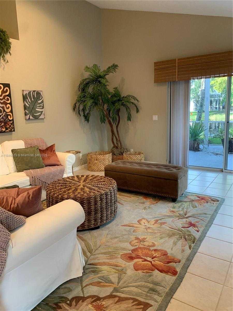 Small Image of 231 WEST CANTERBURY DR W, Palm Beach Gardens Number 5
