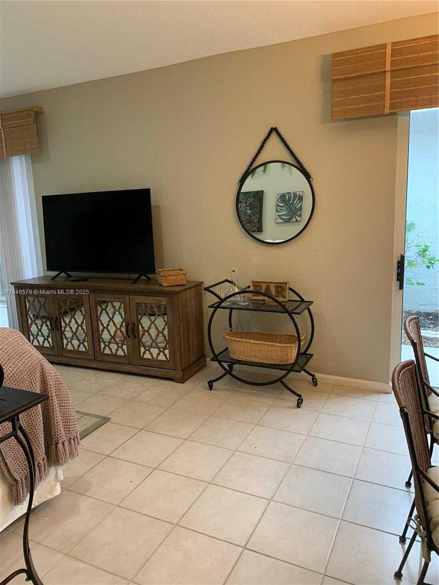 Small Image of 231 WEST CANTERBURY DR W, Palm Beach Gardens Number 6