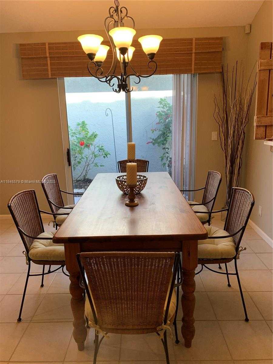 Small Image of 231 WEST CANTERBURY DR W, Palm Beach Gardens Number 7