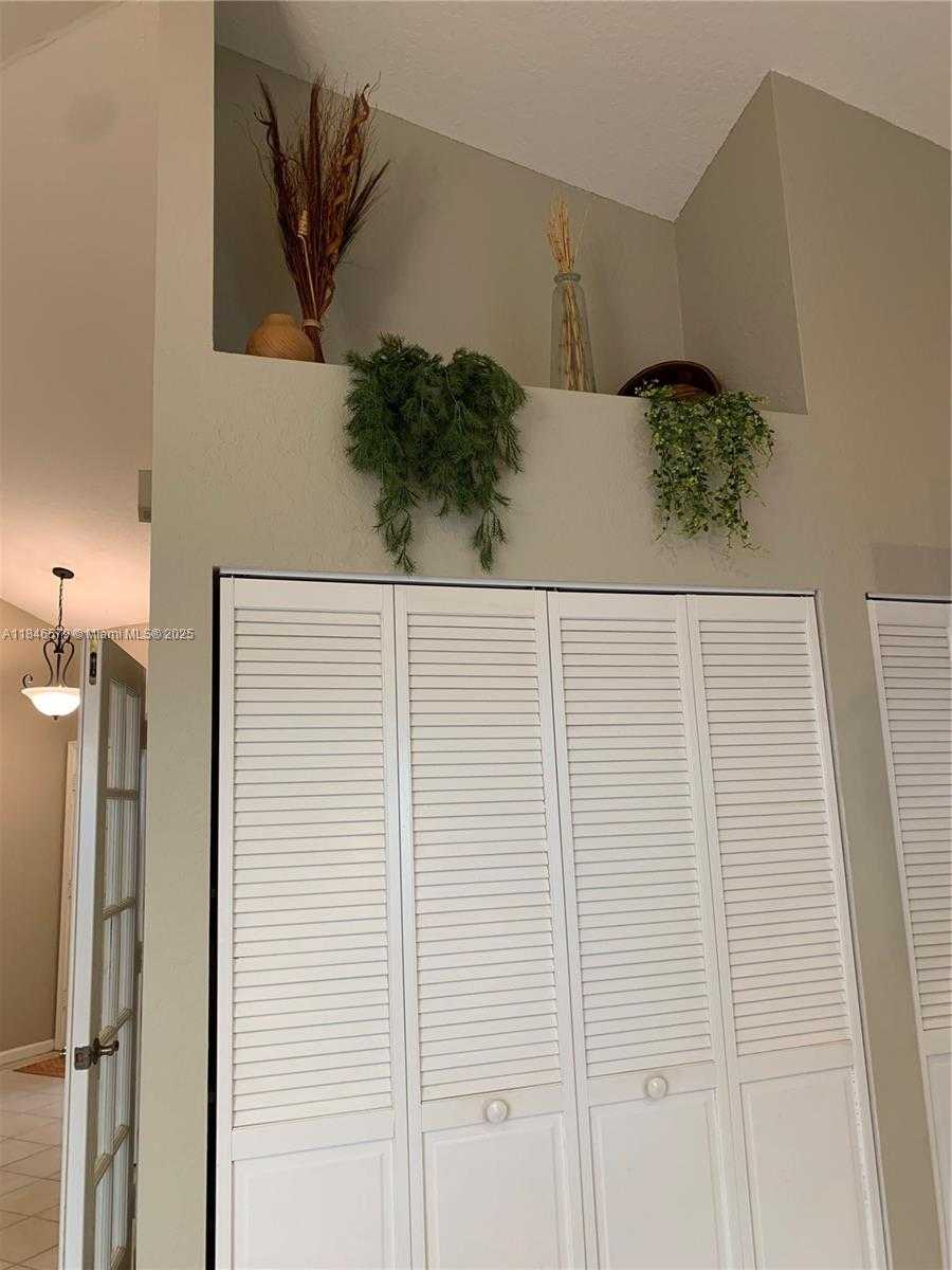 Small Image of 231 WEST CANTERBURY DR W, Palm Beach Gardens Number 8