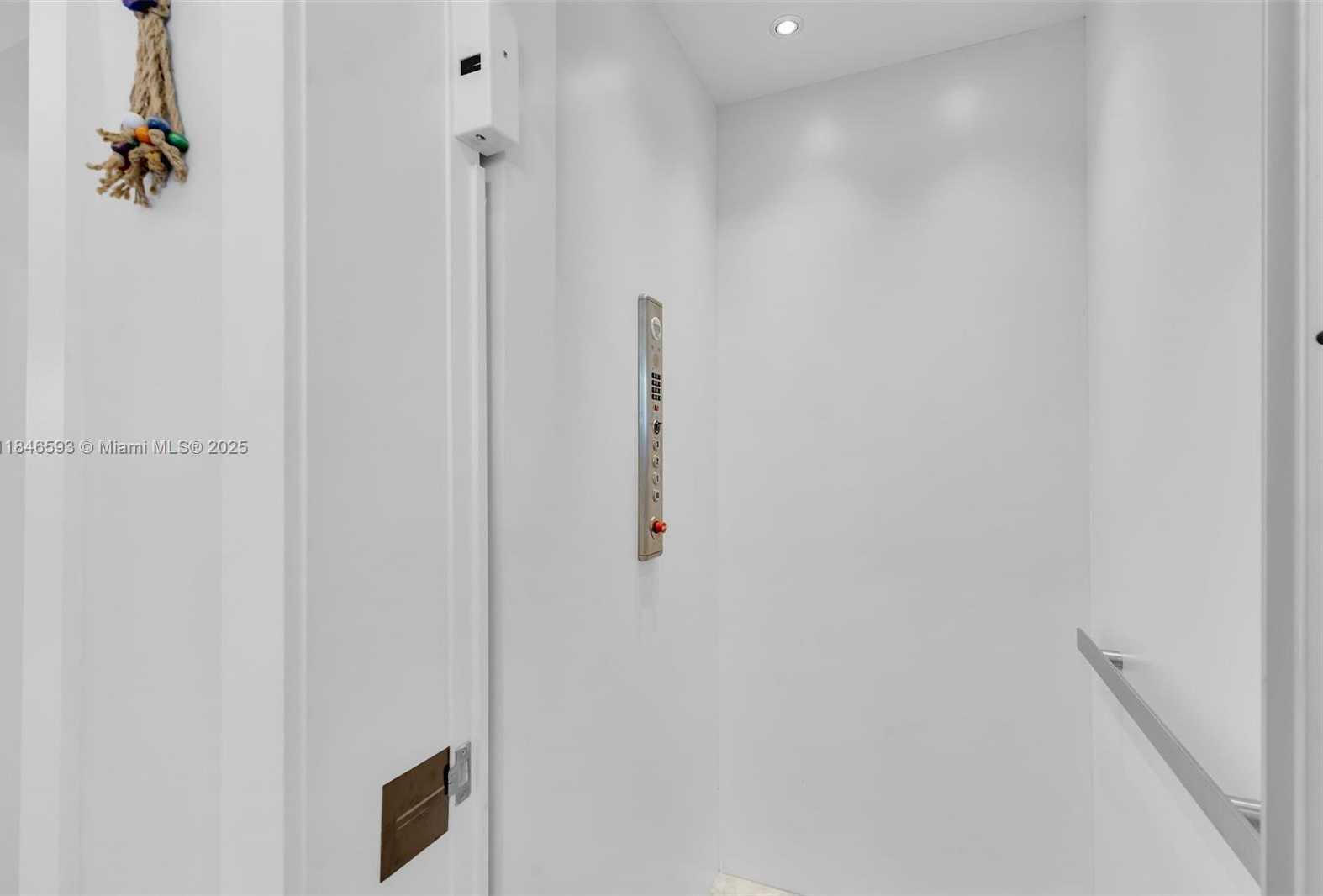 Small Image of 257 NORMANDY DR, Tavernier Number 11