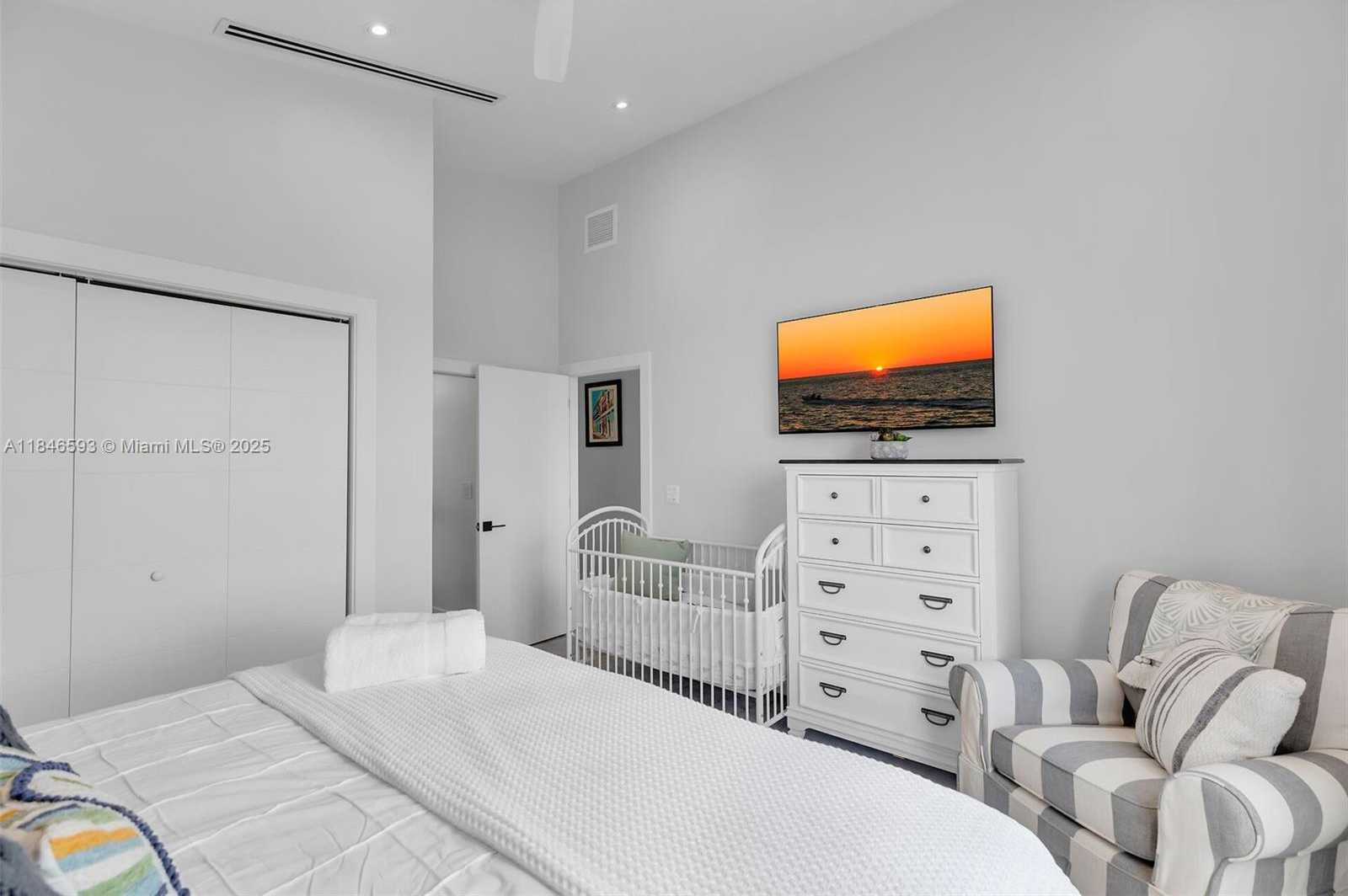 Small Image of 257 NORMANDY DR, Tavernier Number 56