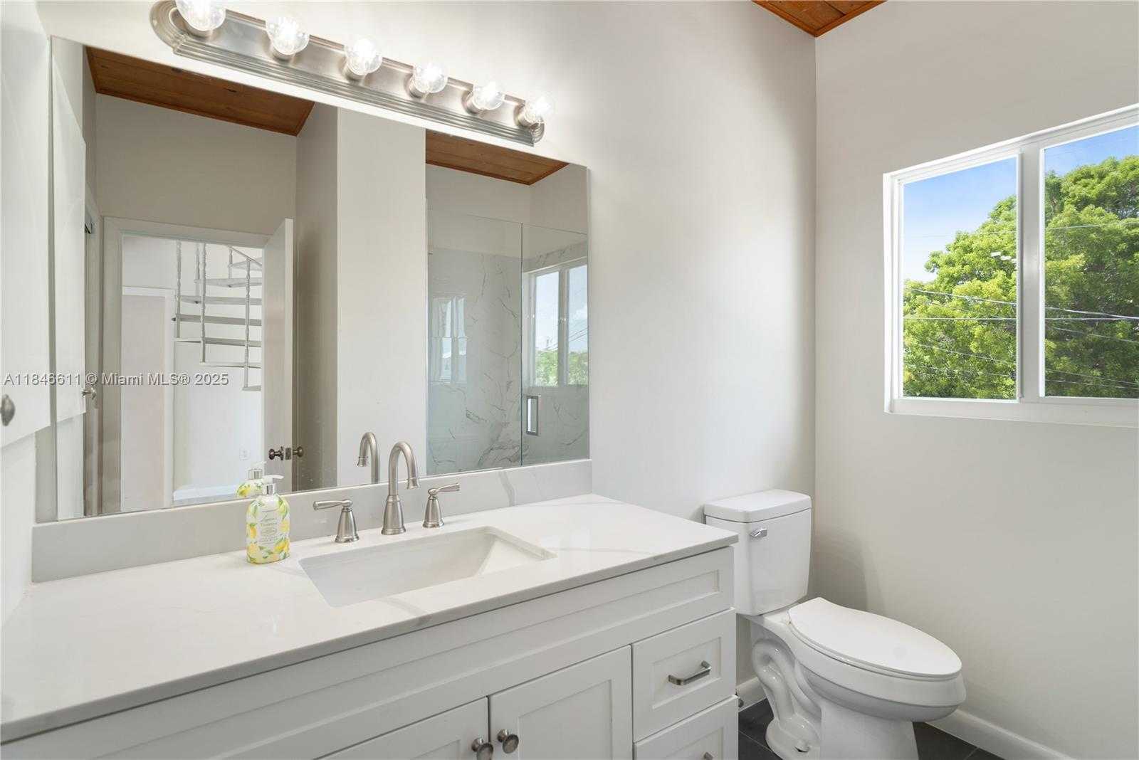 Small Image of 415 BIG PINE RD, Key Largo Number 11