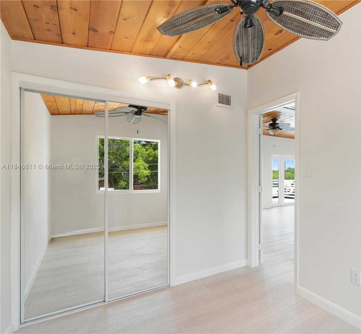 Small Image of 415 BIG PINE RD, Key Largo Number 14