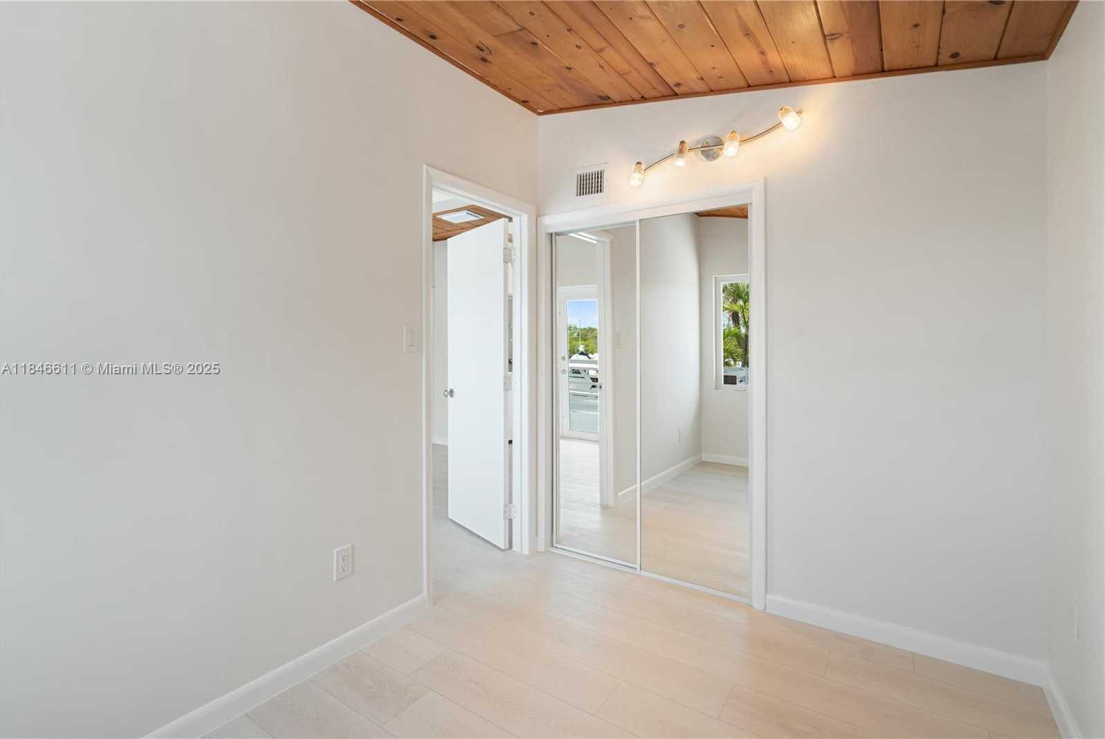 Small Image of 415 BIG PINE RD, Key Largo Number 16
