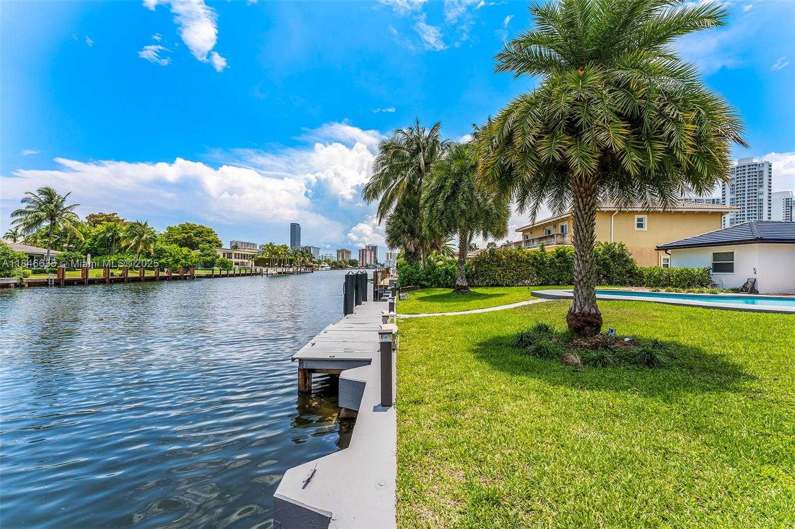 Small Image of 430 HOLIDAY DRIVE, Hallandale Beach Number 22