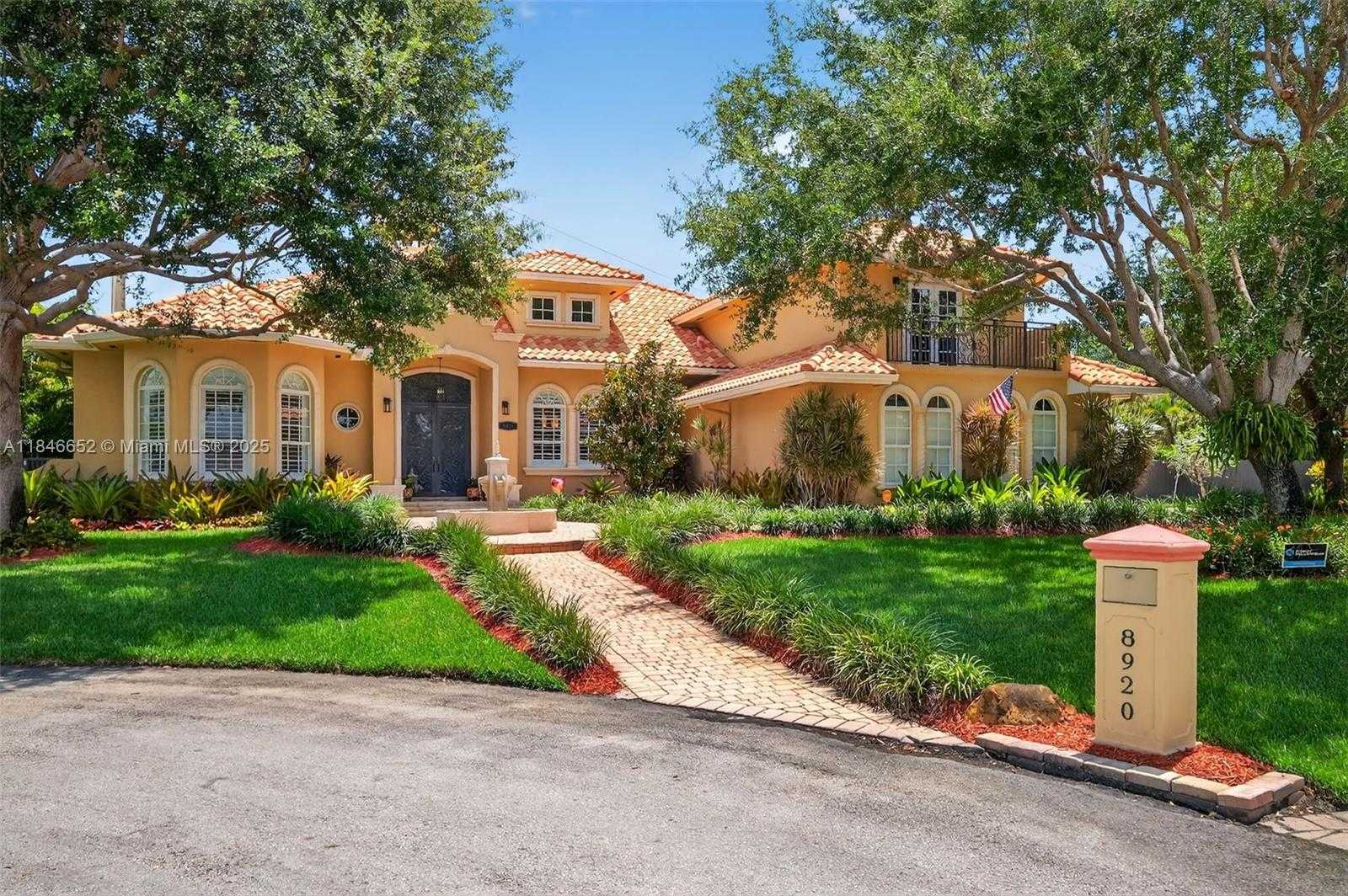 Small Image of 8920 SOUTH WEST 162ND TER, Palmetto Bay Number 1