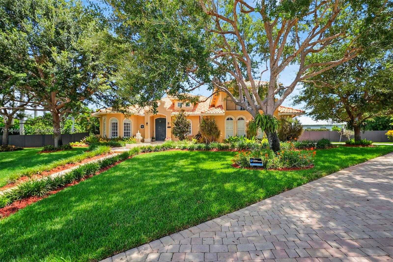 Small Image of 8920 SOUTH WEST 162ND TER, Palmetto Bay Number 2