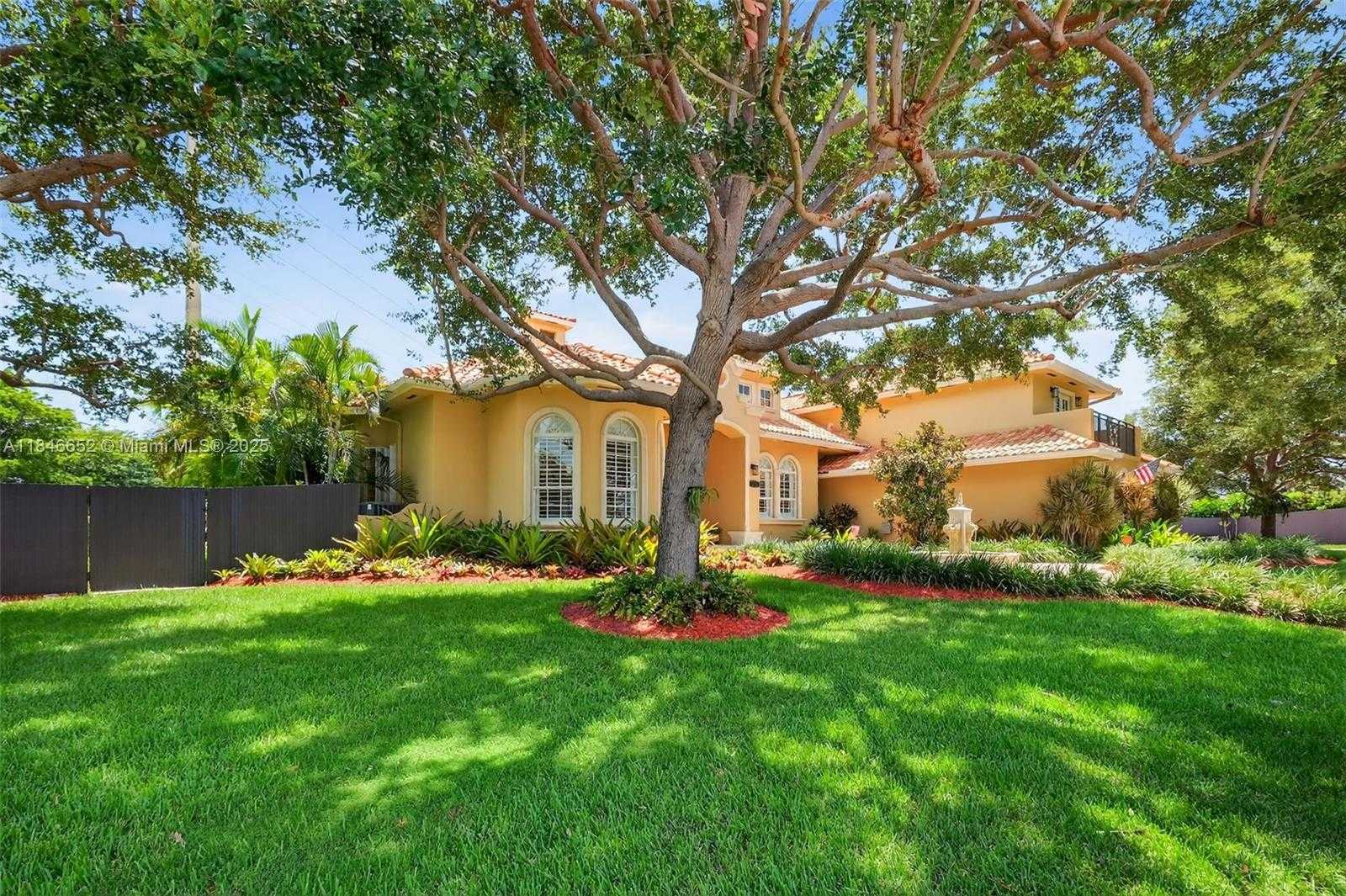 Small Image of 8920 SOUTH WEST 162ND TER, Palmetto Bay Number 3