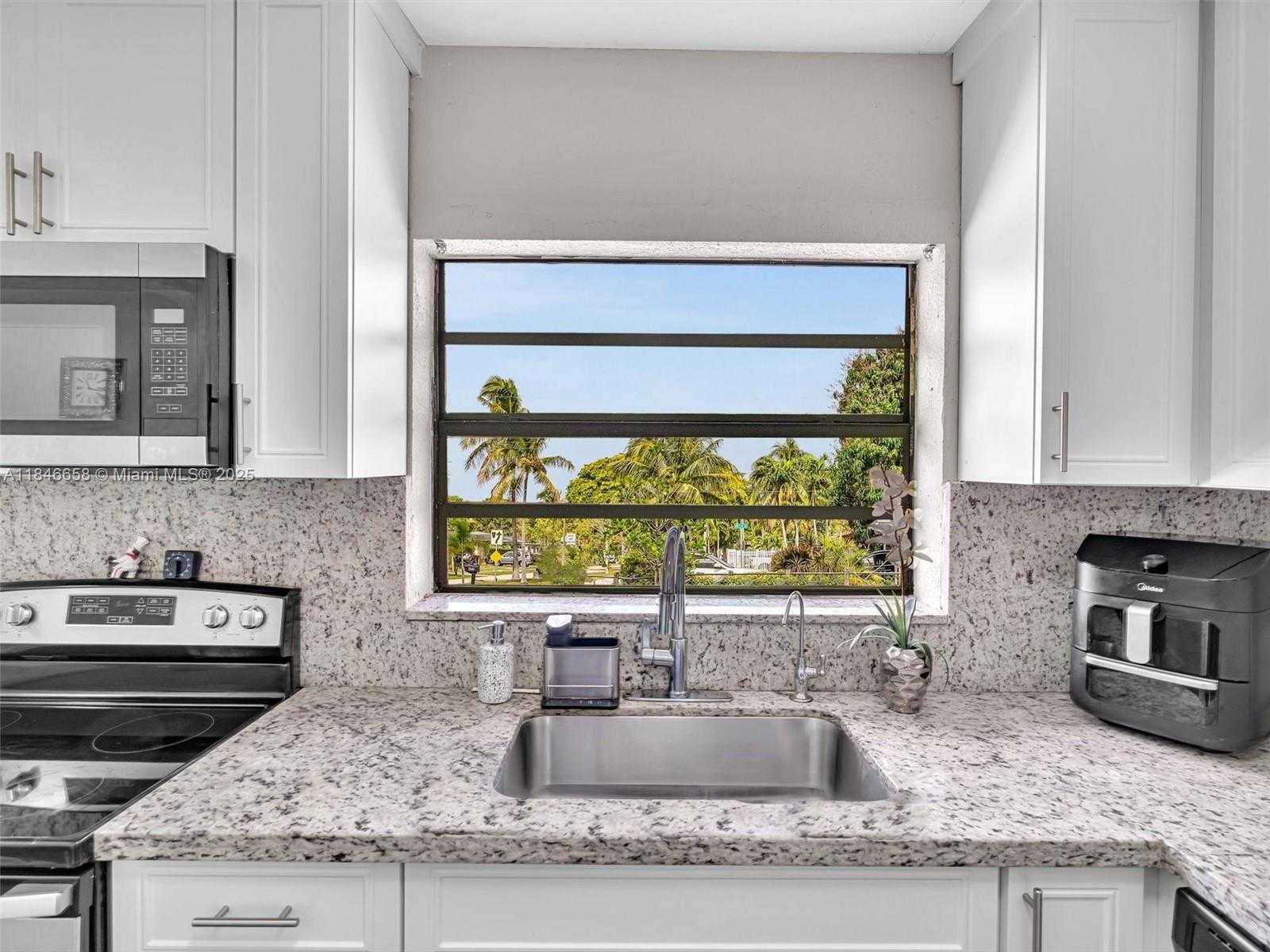 Small Image of 1930 NORTH WEST 12TH AVE, Fort Lauderdale Number 22