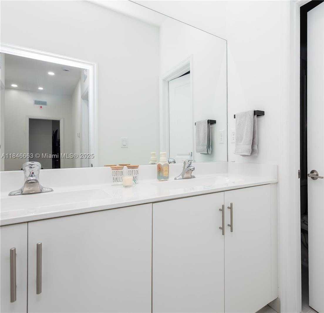 Small Image of 11911 SOUTH WEST 239TH ST, Homestead Number 39