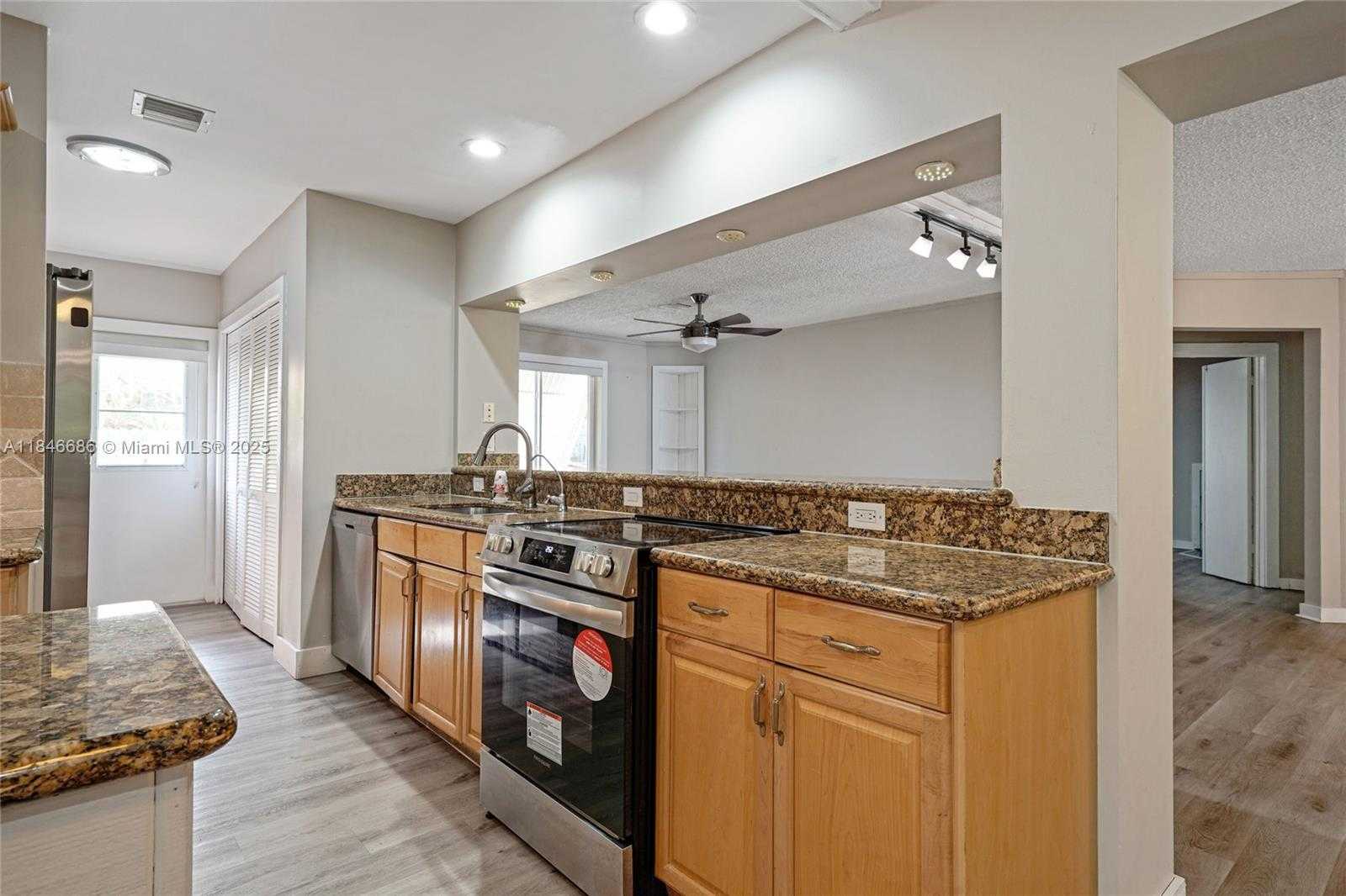 Small Image of 7801 NORTH WEST 40TH ST, Coral Springs Number 15