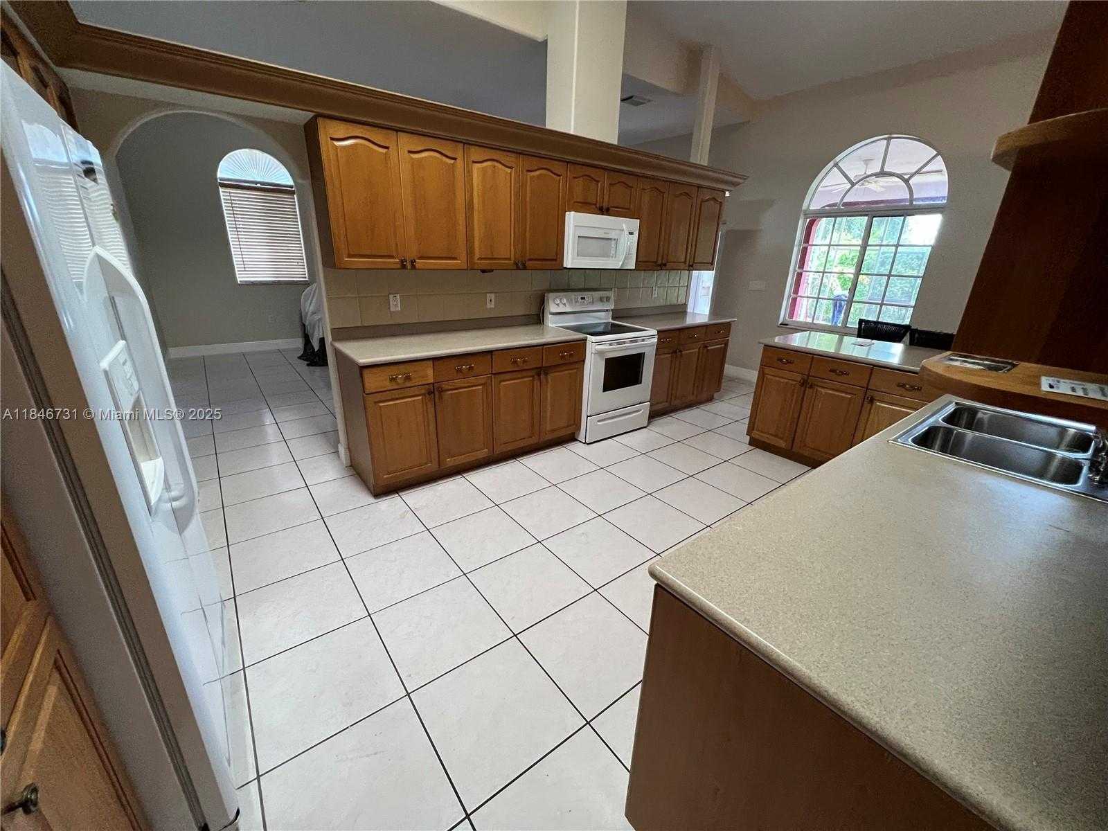 Small Image of 8455 NORTH WEST 169TH TER, Miami Lakes Number 7