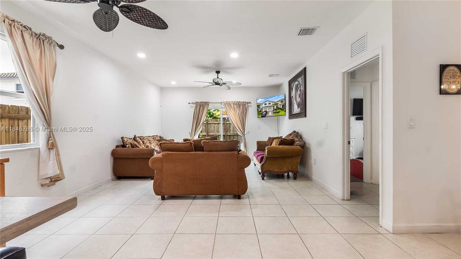 Small Image of 1382 SOUTH EAST 26TH RD, Homestead Number 19