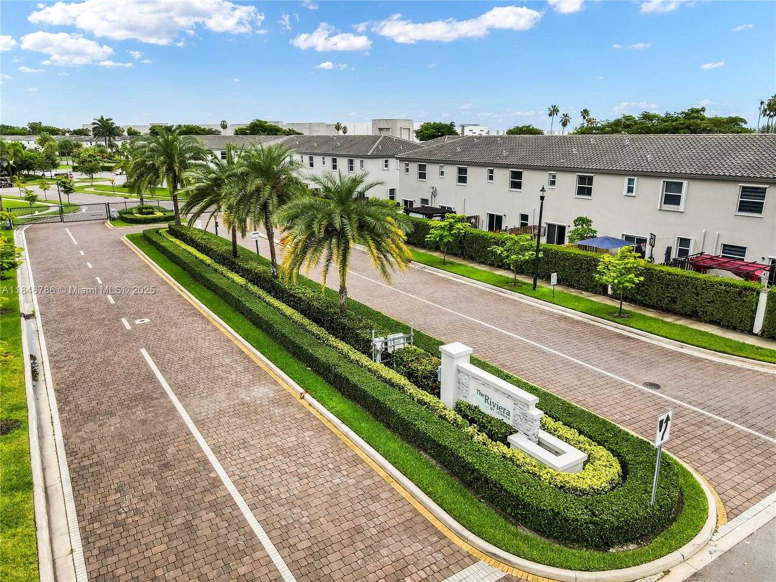 Small Image of 1382 SOUTH EAST 26TH RD, Homestead Number 4
