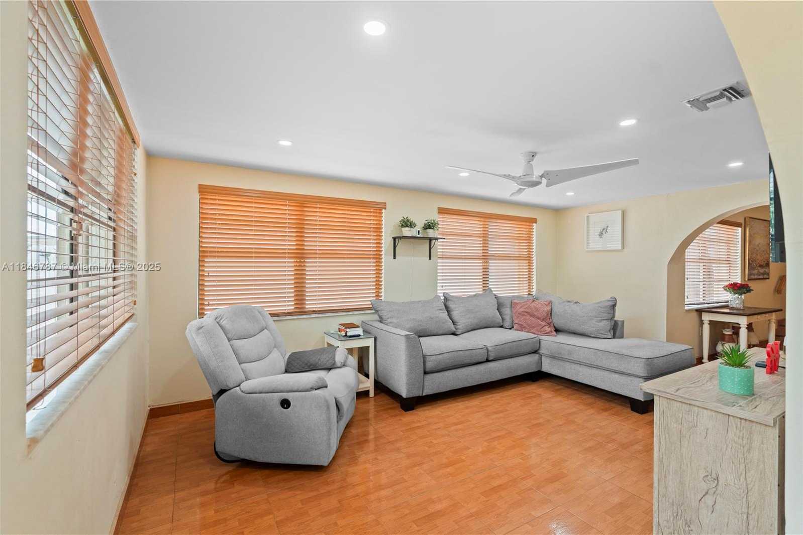Small Image of 9737 SOUTH WEST 7TH ST, Miami Number 11