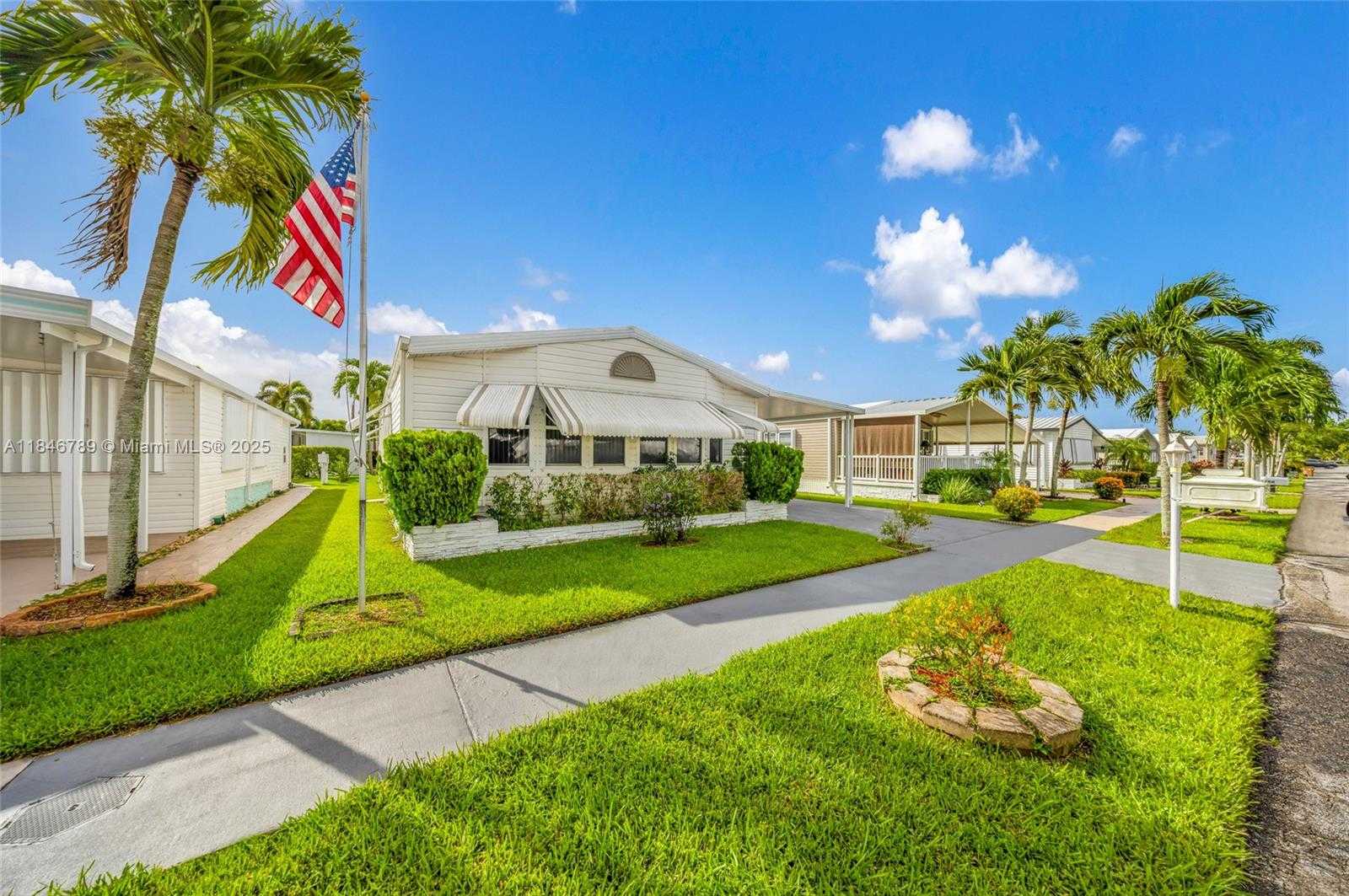 Small Image of 5298 NORTH WEST 4TH TER, Deerfield Beach Number 3