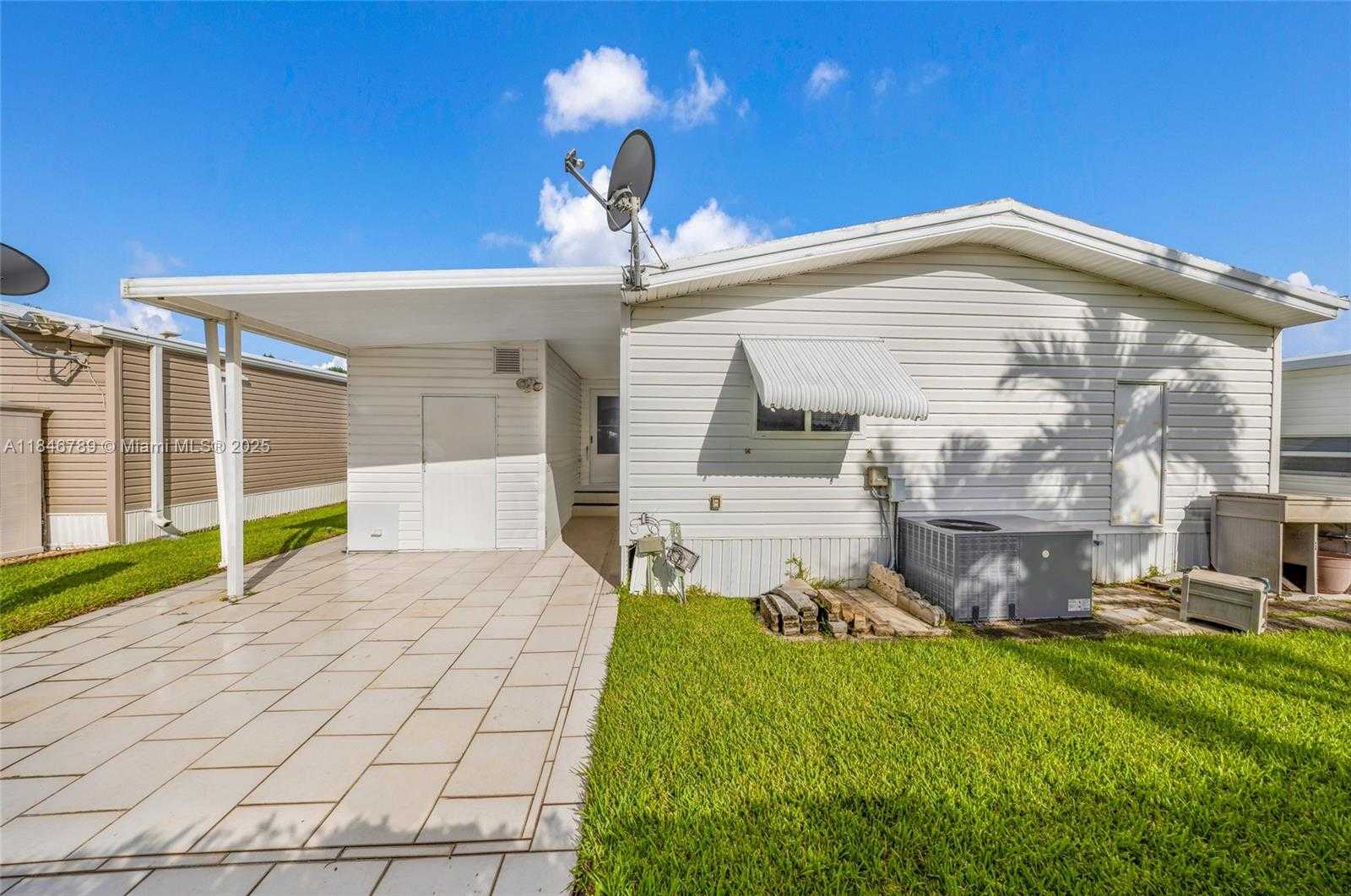 Small Image of 5298 NORTH WEST 4TH TER, Deerfield Beach Number 6