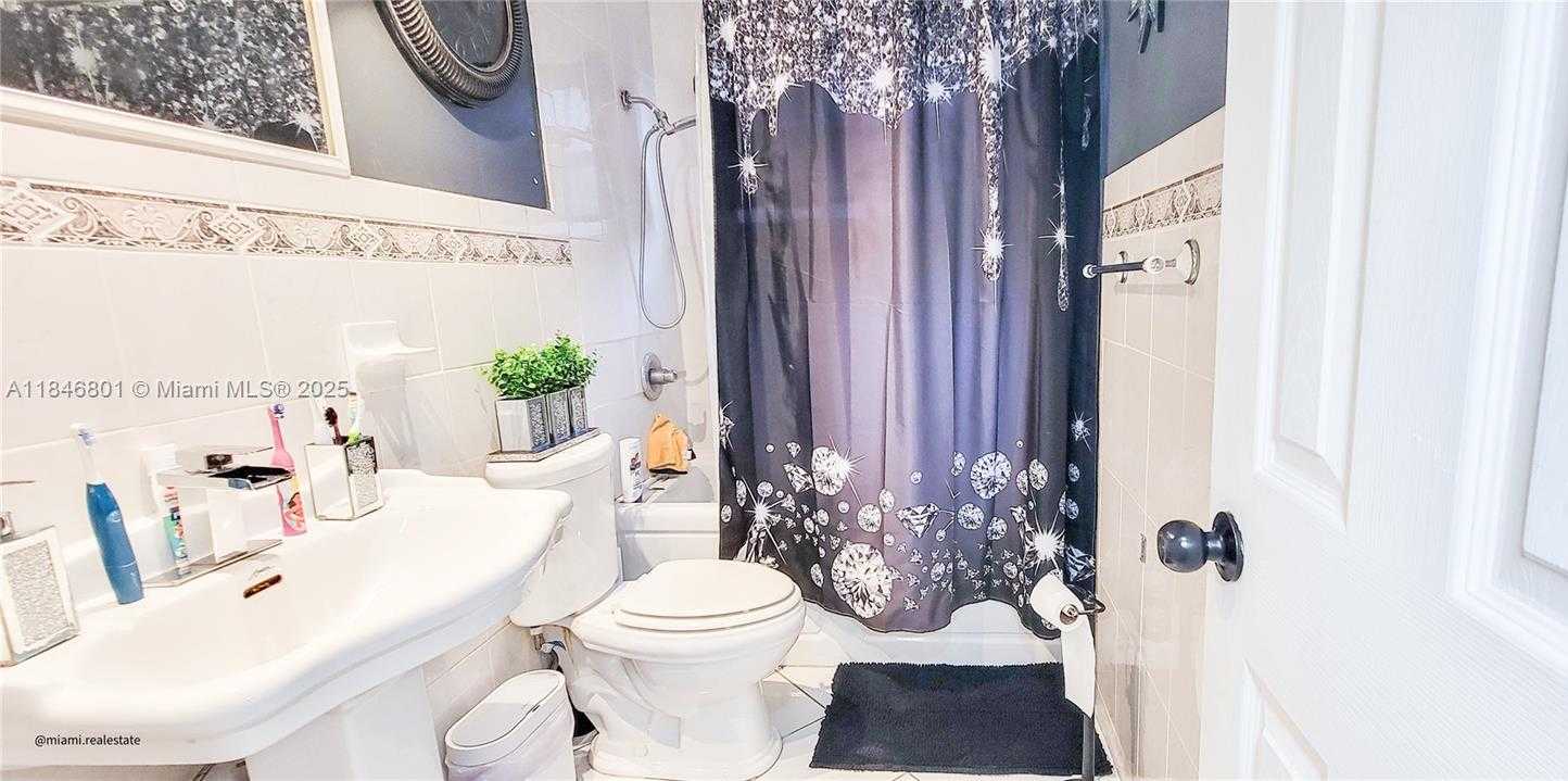 Small Image of 2649 BAHAMA DR, Miramar Number 13