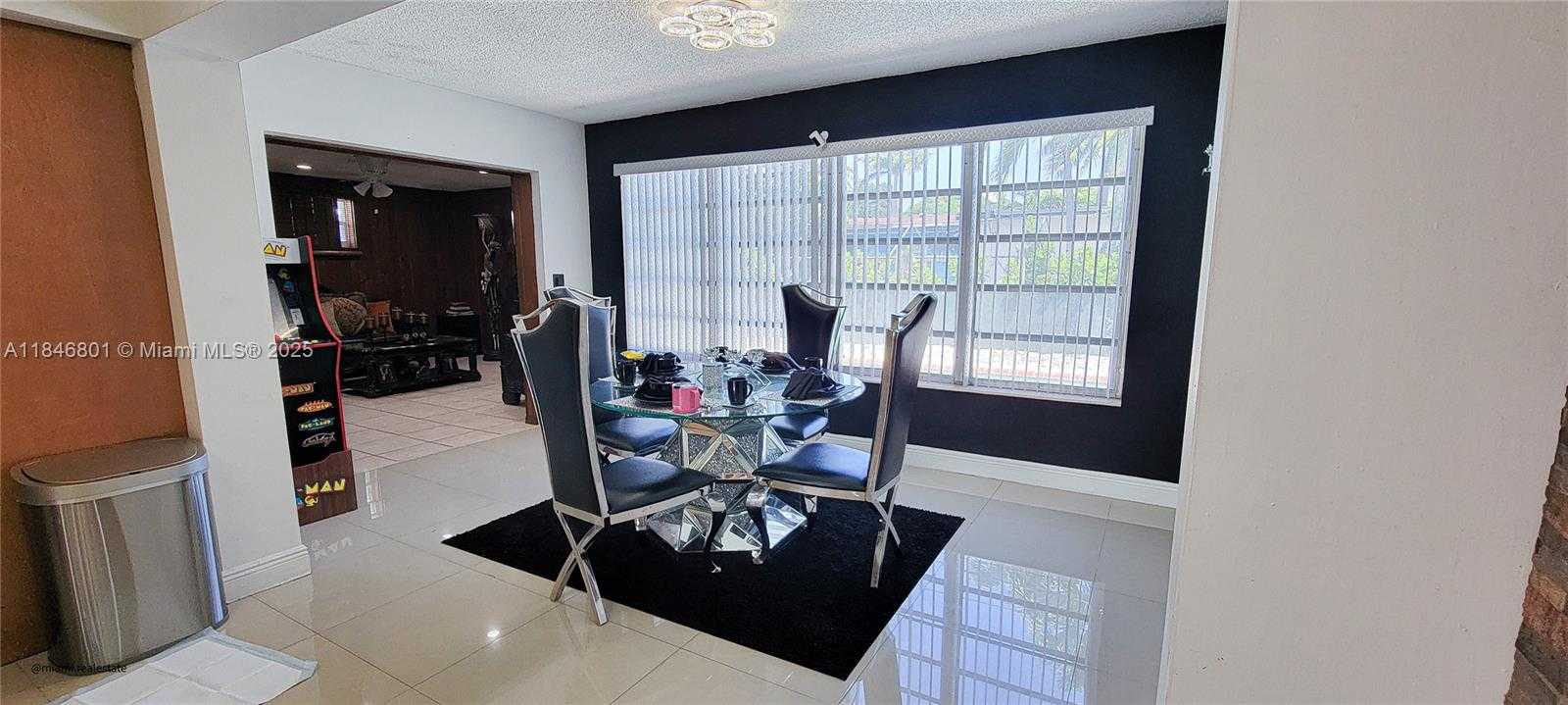 Small Image of 2649 BAHAMA DR, Miramar Number 19