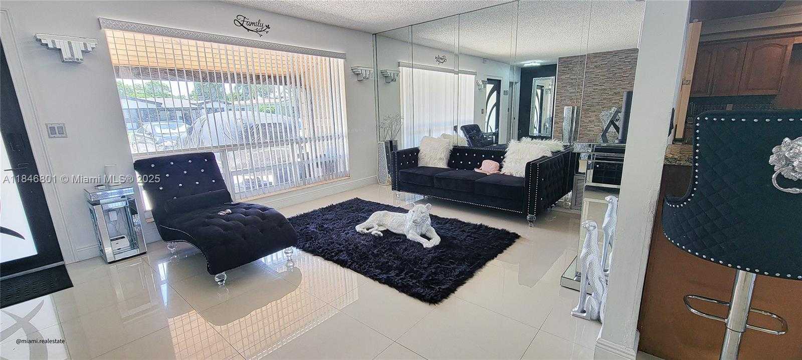Small Image of 2649 BAHAMA DR, Miramar Number 25