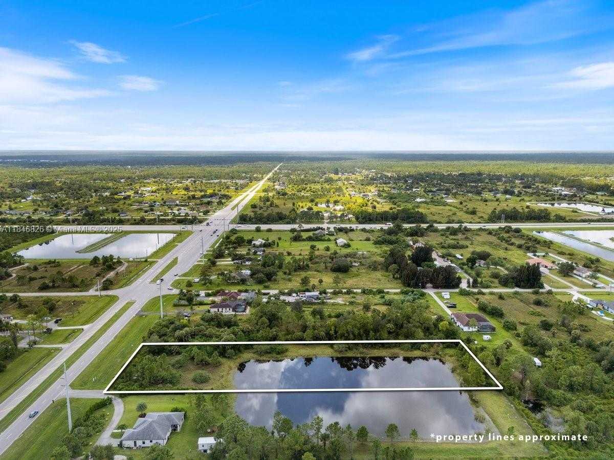 Small Image of 35 EVERGLADES BLVD, Naples Number 2