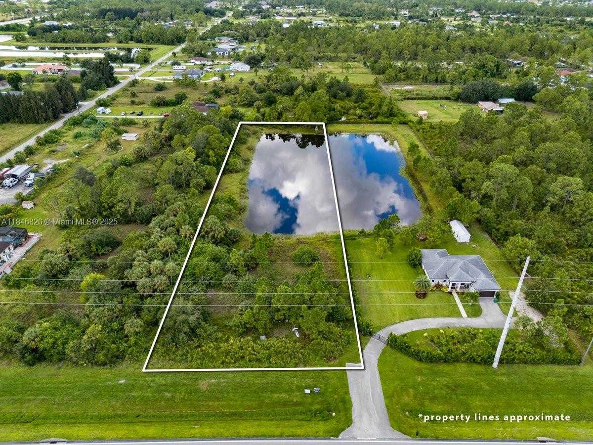 Small Image of 35 EVERGLADES BLVD, Naples Number 4
