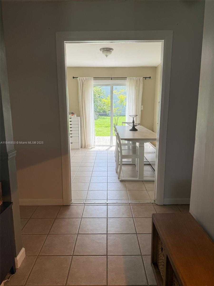 Small Image of 1600 SOUTH WEST 127TH LN, Davie Number 11