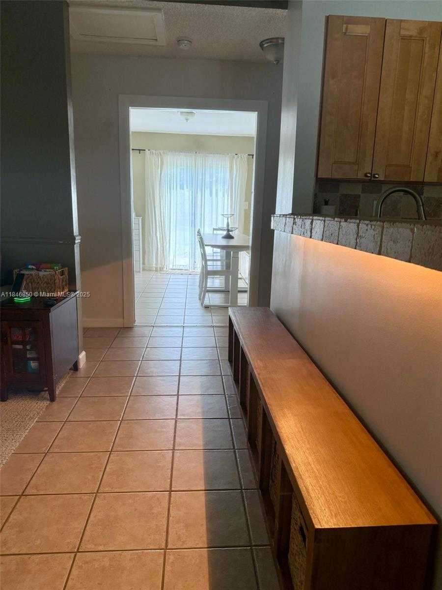 Small Image of 1600 SOUTH WEST 127TH LN, Davie Number 12