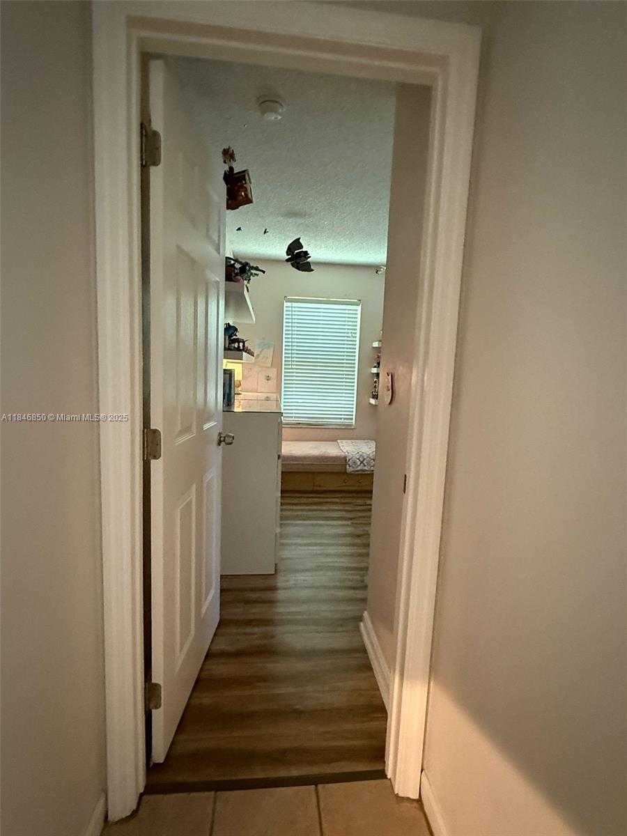 Small Image of 1600 SOUTH WEST 127TH LN, Davie Number 13