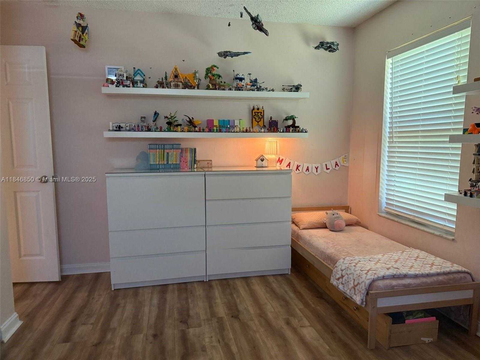 Small Image of 1600 SOUTH WEST 127TH LN, Davie Number 15