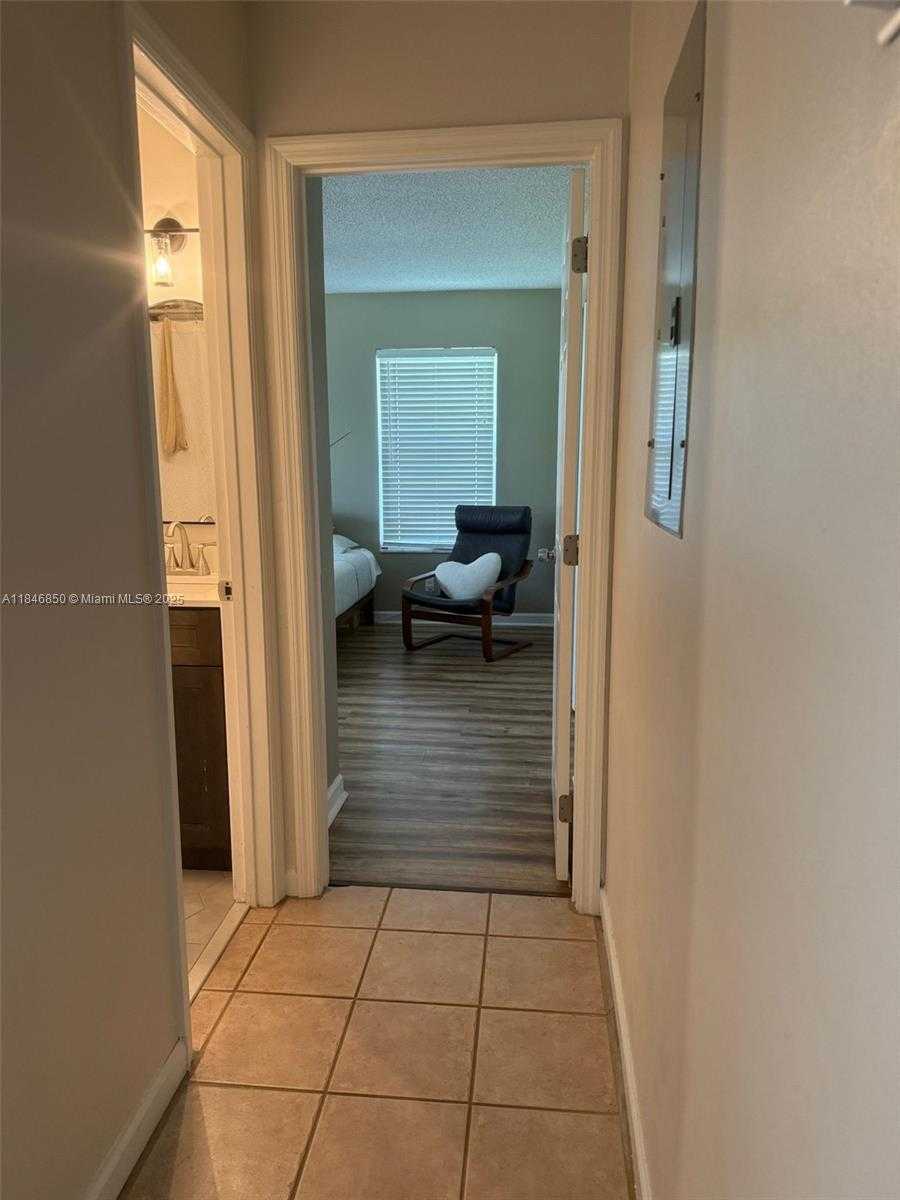 Small Image of 1600 SOUTH WEST 127TH LN, Davie Number 17